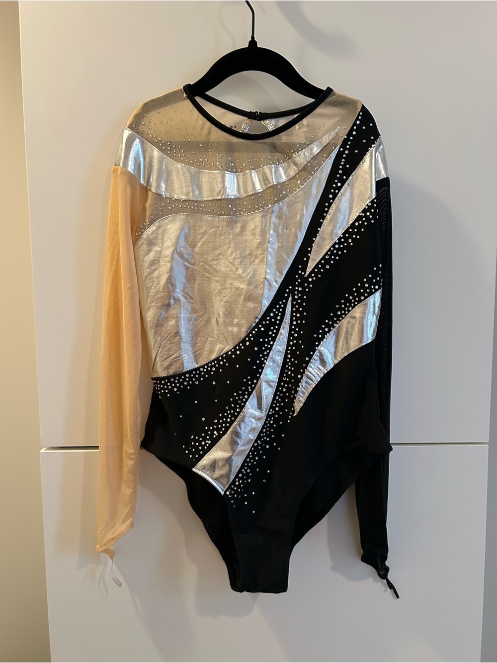 iEFiEL Metallic Silver & Black Long-Sleeve Leotard - Size 12